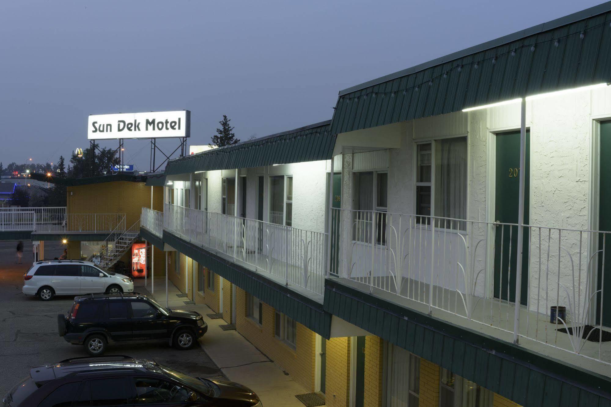 Sun-Dek Motel メディシンハット エクステリア 写真