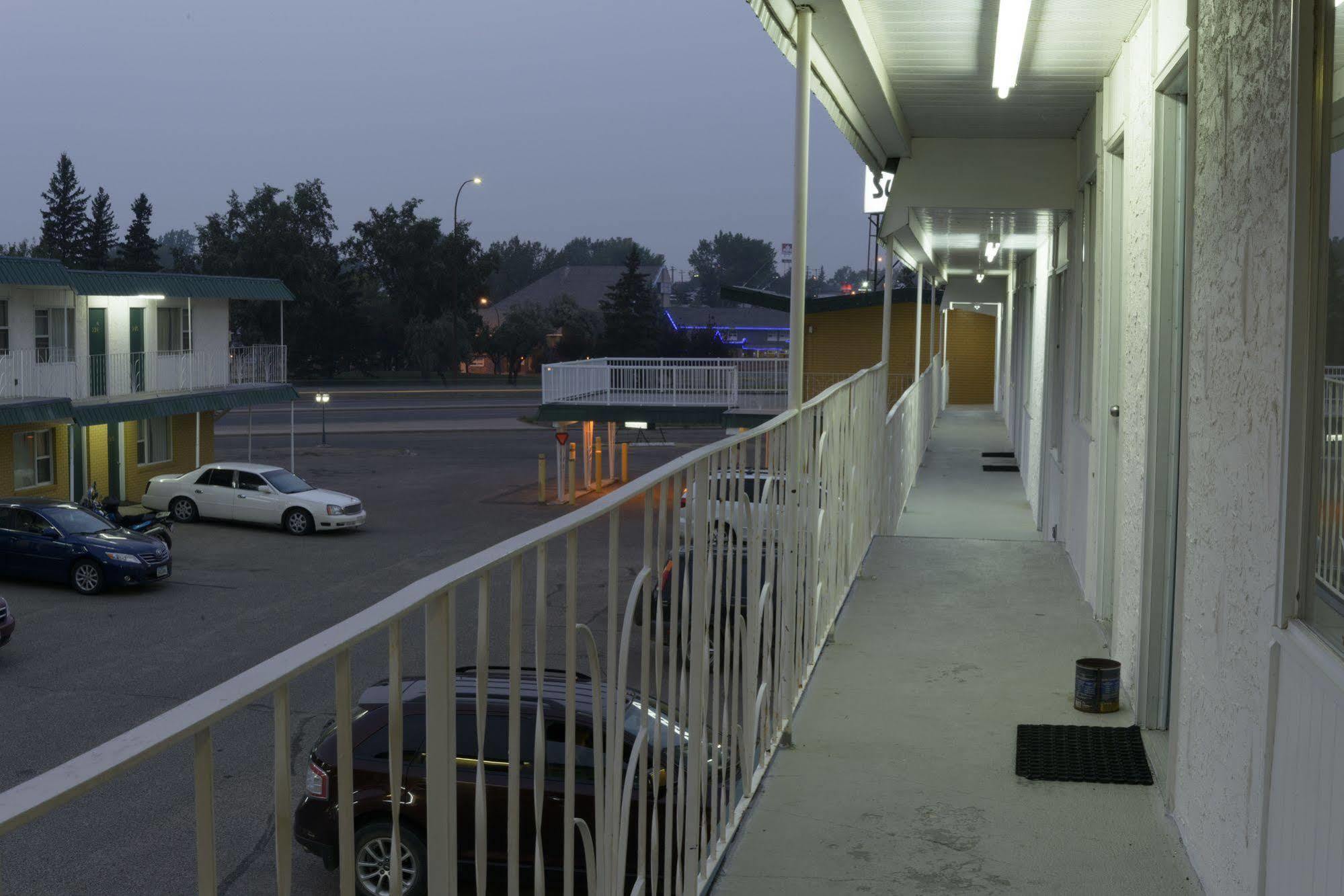 Sun-Dek Motel メディシンハット エクステリア 写真