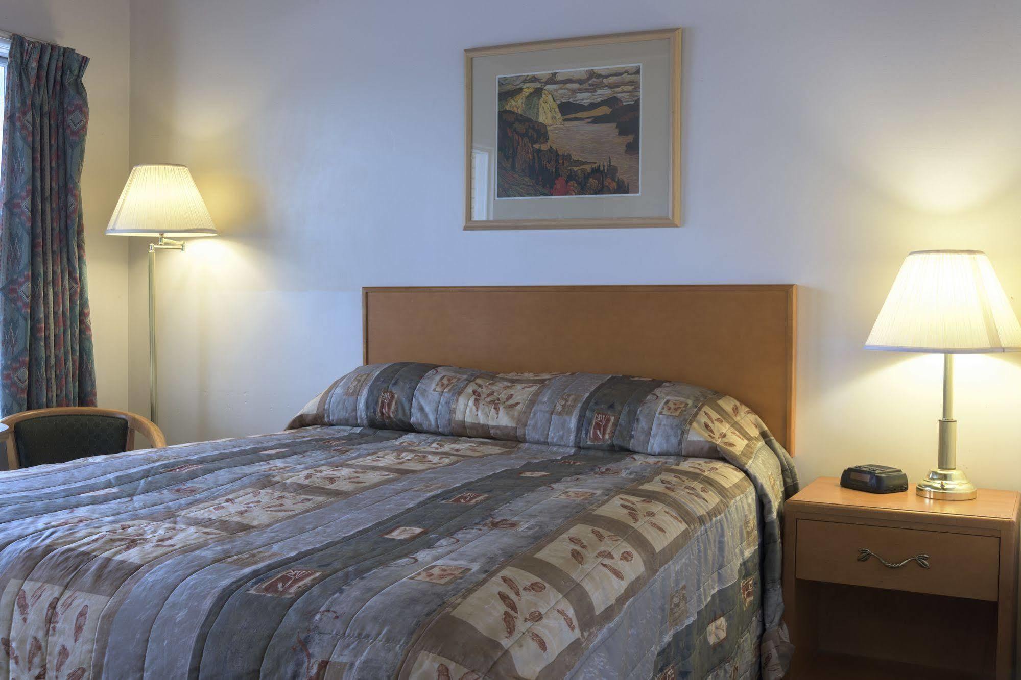 Sun-Dek Motel メディシンハット エクステリア 写真