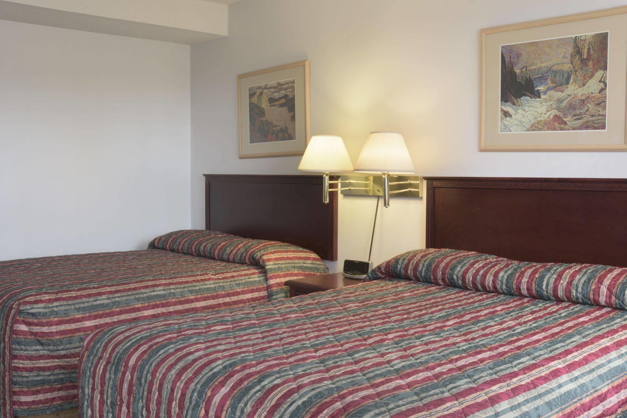 Sun-Dek Motel メディシンハット エクステリア 写真