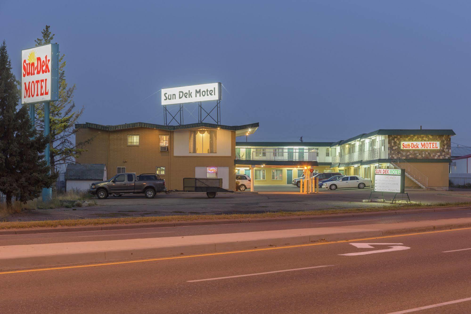 Sun-Dek Motel メディシンハット エクステリア 写真