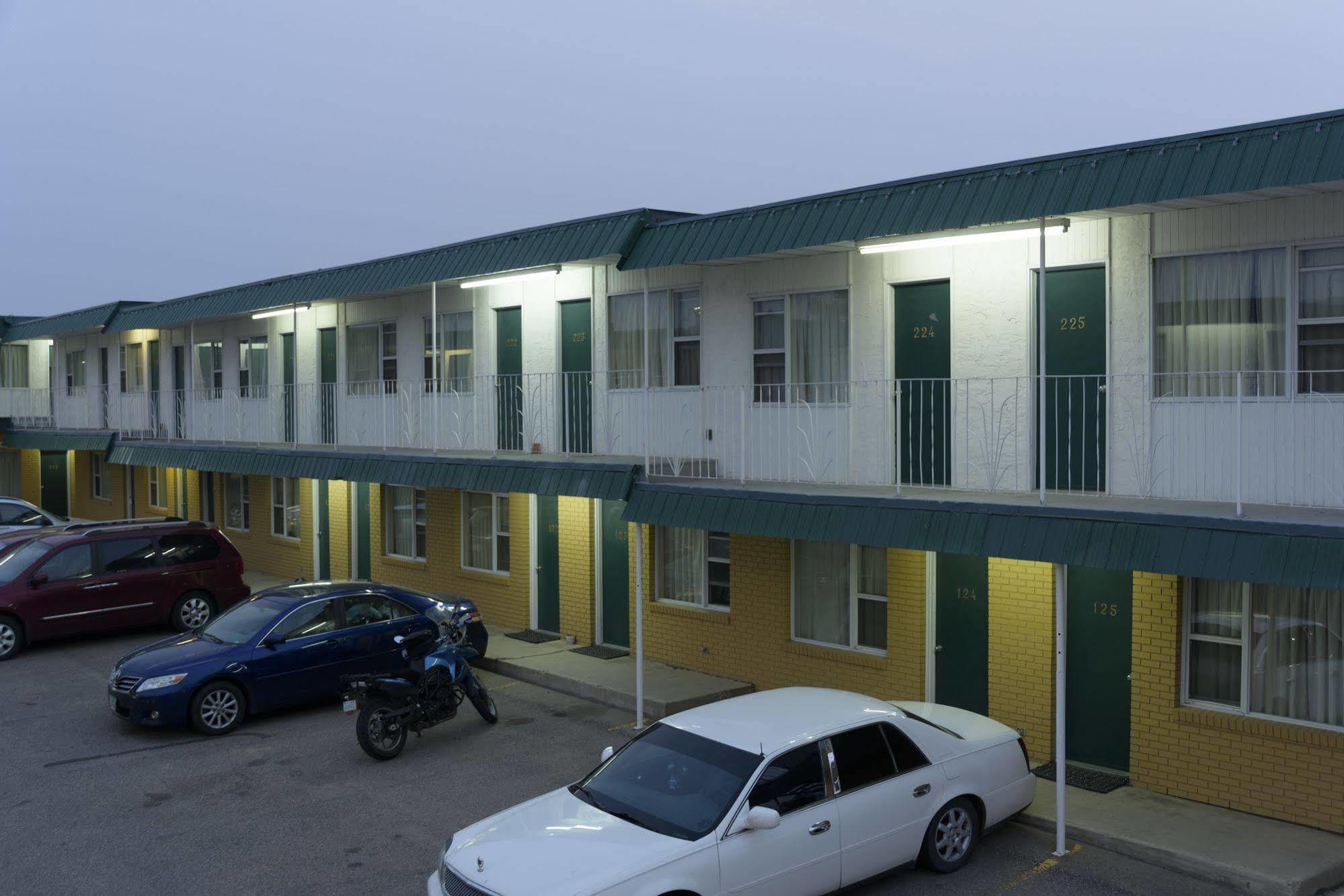 Sun-Dek Motel メディシンハット エクステリア 写真