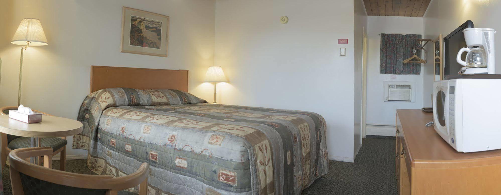 Sun-Dek Motel メディシンハット エクステリア 写真